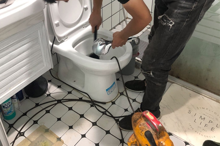 振安马桶堵塞自己疏通还是找师傅?专业上门服务让你省时更省心