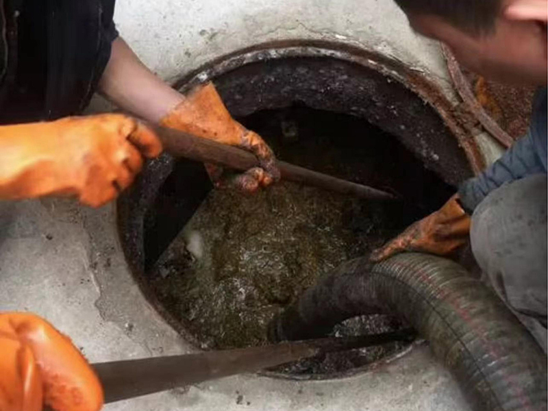 振安清理化粪池时如何避免沼气的危害?